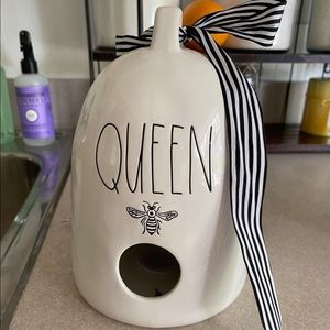 Rae Dunn Queen Bee birdhouse